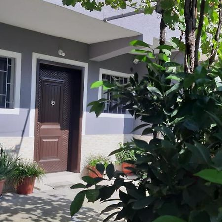 Guest House Emi 培拉特 外观 照片
