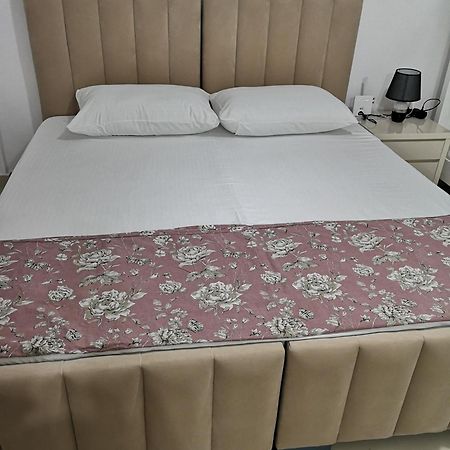 Guest House Emi 培拉特 外观 照片