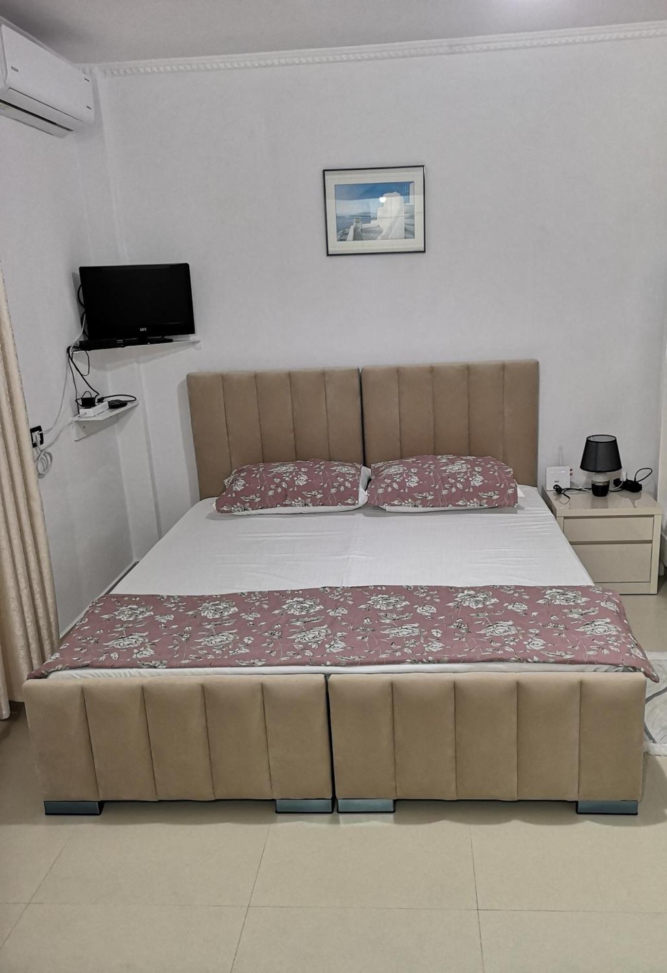Guest House Emi 培拉特 外观 照片
