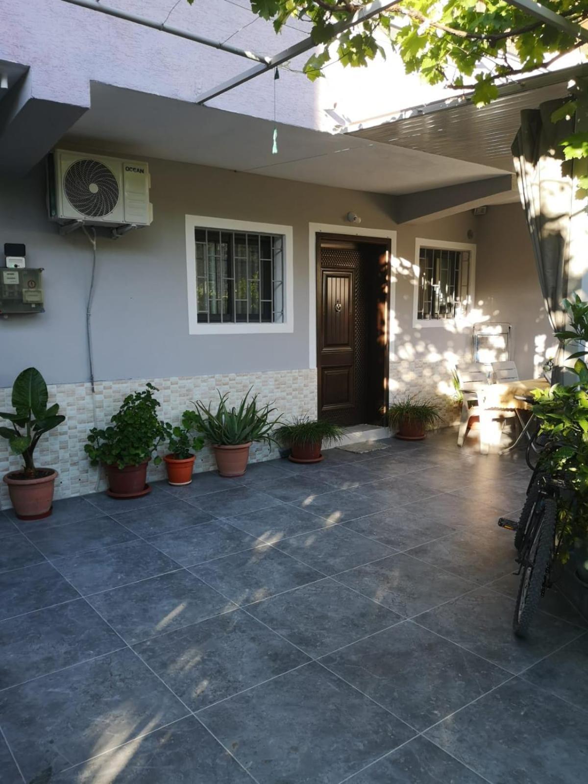 Guest House Emi 培拉特 外观 照片